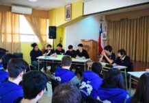 8vo básico asiste a Debate en Liceo Valentín Letelier